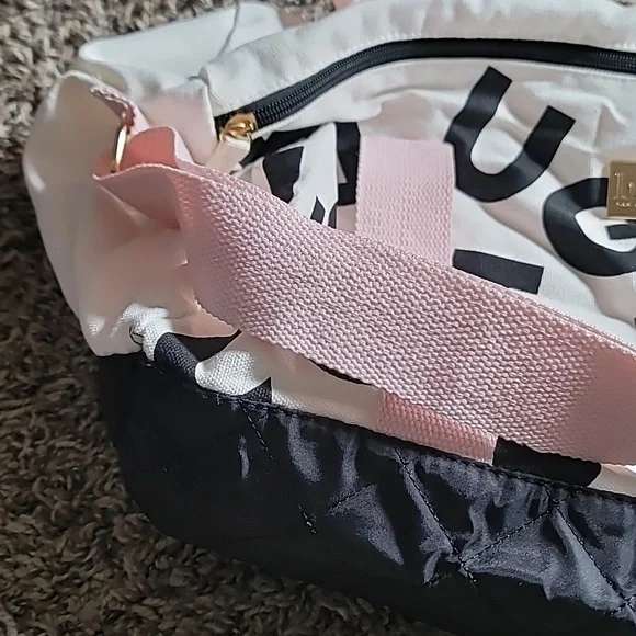 Benefit Cosmetics Duffle Bag EUC - Picture 3 of 7